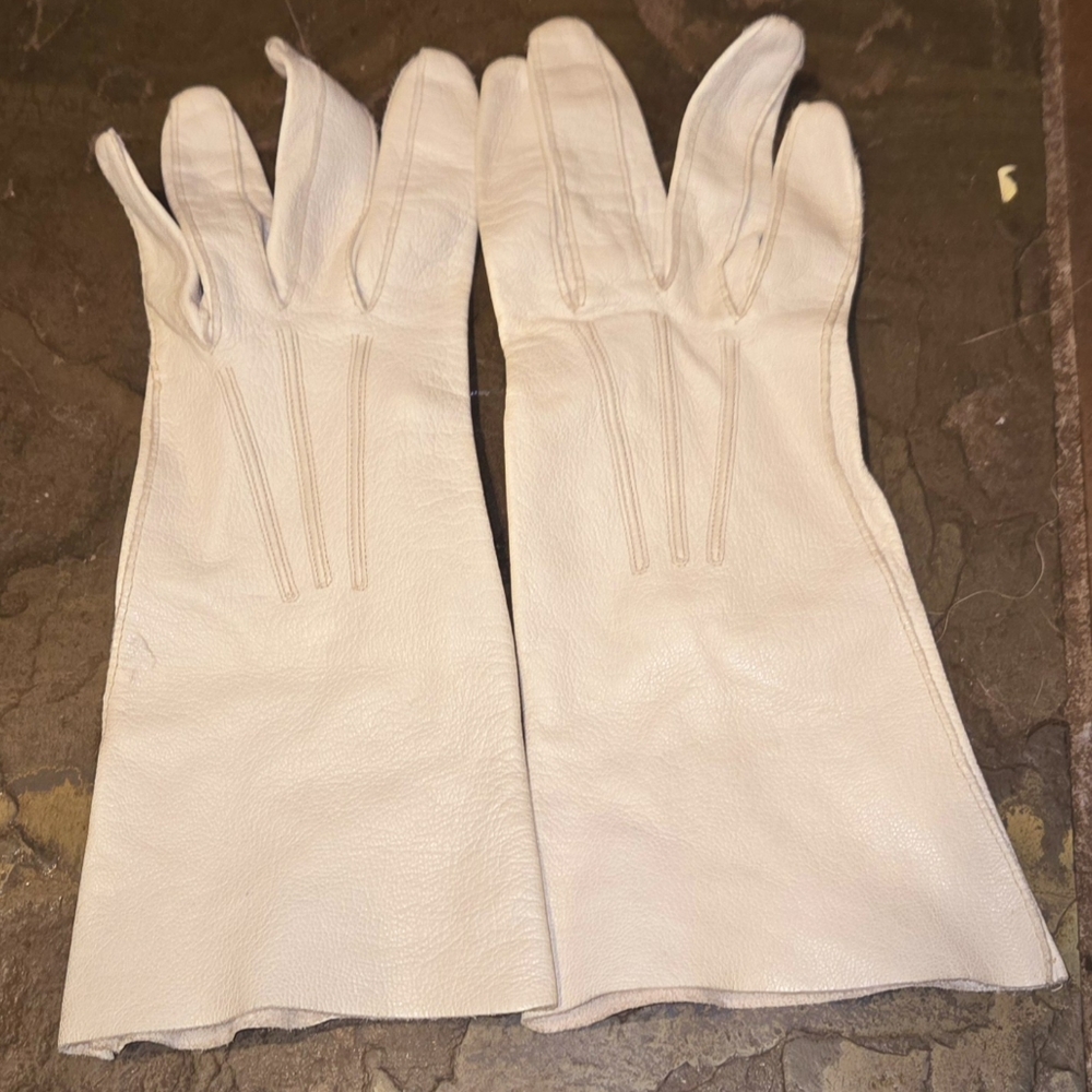 Vintage Elegant Cream Leather Gloves